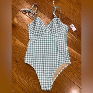 Old Navy Swimsuit Size M